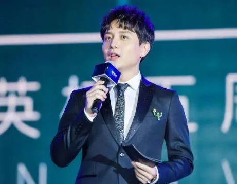 微博之夜上被批业务水平低的百克力,他是什么来头?