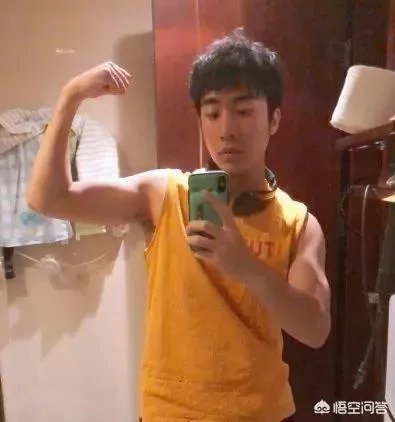 如何看待LOL骚男离婚后酒后探真言人气破四百万,自曝净身出户缘由?你怎么看?