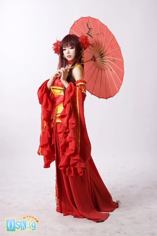 国产美女大胆Cos《仙剑3》龙葵 竟只用白布遮私处