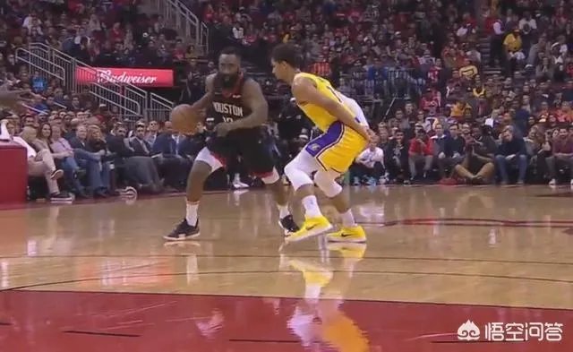 为什么火箭球星哈登被很多球迷称为NBA联盟里最怕疼的球员?
