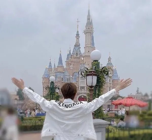 洪欣儿子继承妈妈颜值,是不是不负众望式的长大?