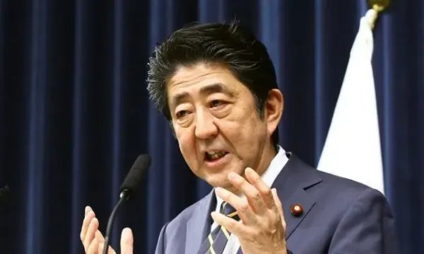 安倍听到枪响曾回头看,为何第一声枪响后,安保人员未能阻止悲剧发生?