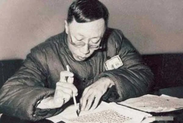 张勋复辟时,康有为曾想当“宰相”,瑾太妃说了什么?