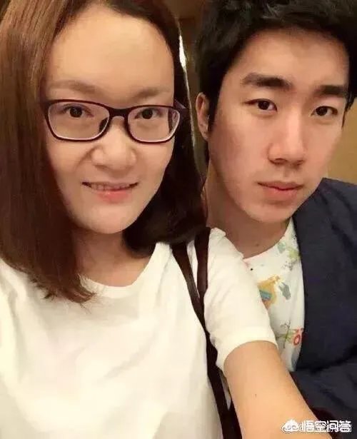 如何看待LOL主播骚男离婚后因妈妈太年轻被误认成新对象？离婚后的骚男更加自由吗？