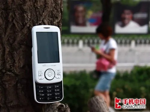 时尚Walkman手机 索尼爱立信W100i评测