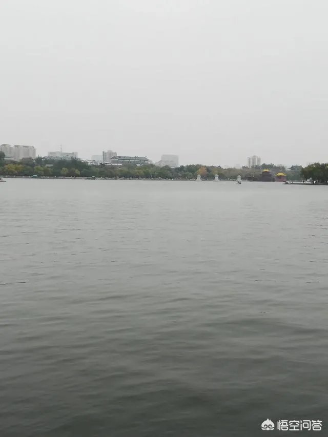 济南：男子落入黄河漂流5公里获救，幸亏路人扔来游泳圈助其漂浮, 你怎么看？
