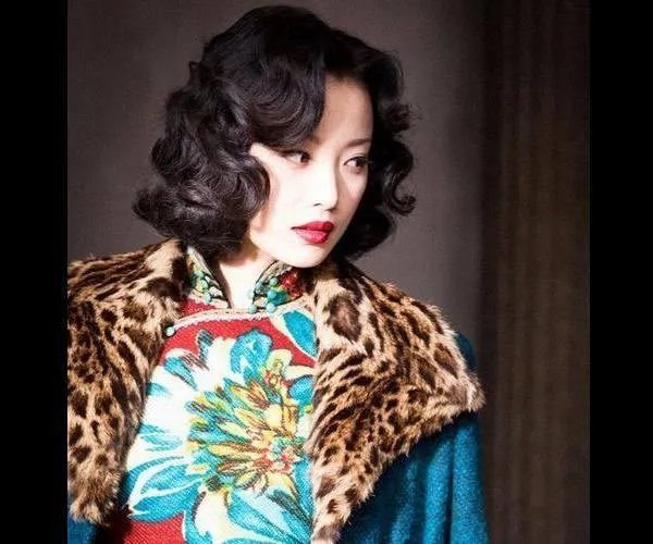 倪妮和周冬雨未P图合影曝光，这两个谋女郎谁赢了？