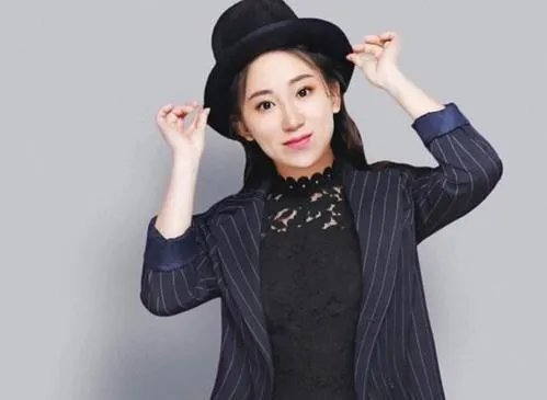 小鹏飞向鸭蛋求婚了,这是怎么回事?