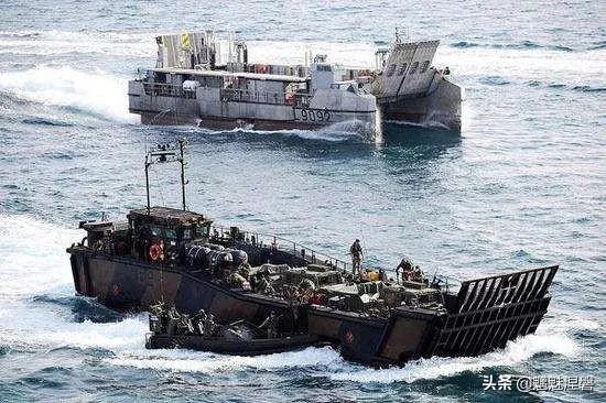 05式两栖步兵战车本身可以海上浮渡,为何还要用726气垫登陆艇运输?