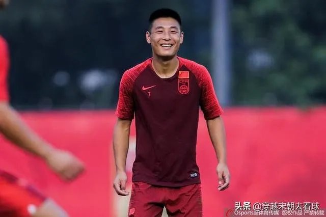 国足招入多名归化前锋,武磊还能竞争首发位置吗?