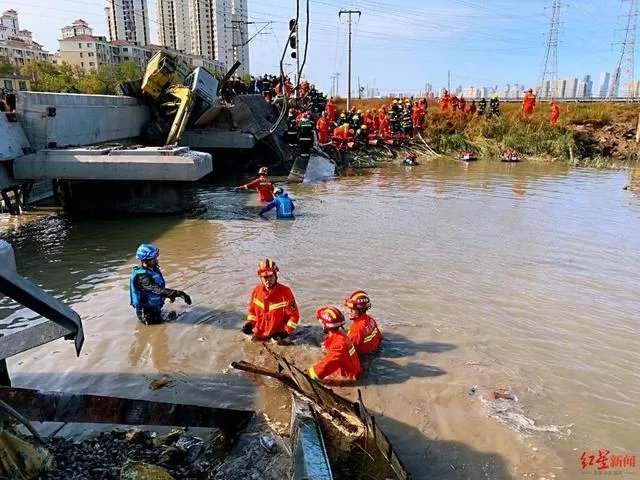 天津一铁路桥坍塌，是否造成了人员伤亡？