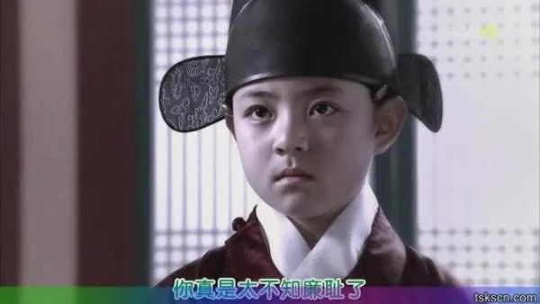 拥抱太阳的月亮中的幼年阳明君的扮演者是谁？不是那个百度上面的李敏豪，是阳明君更小的时候