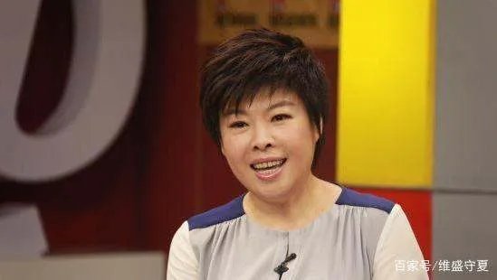 当年被北大学生轰下台的于丹:在跌落神坛的日子里,丈夫怎样做了?