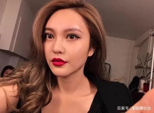 陈伟霆紧盯宋妍霏不放,周扬青看后满脸怒意,三个人之间是什么关系?
