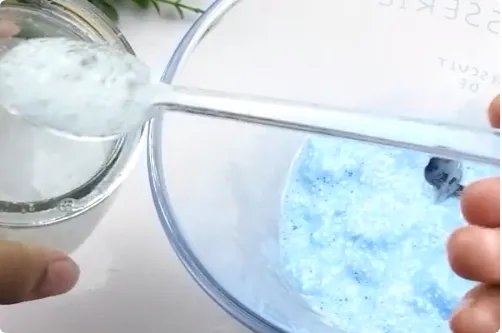 不用胶水和硼砂水和粘土和剃须泡怎么做起泡胶?