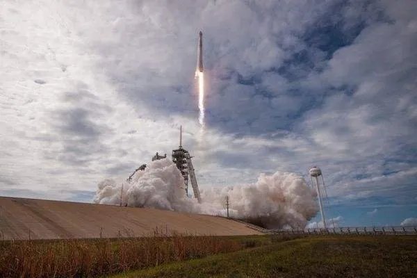SpaceX载人“龙”飞船发射升空,这艘飞船发射的目的是为了什么?