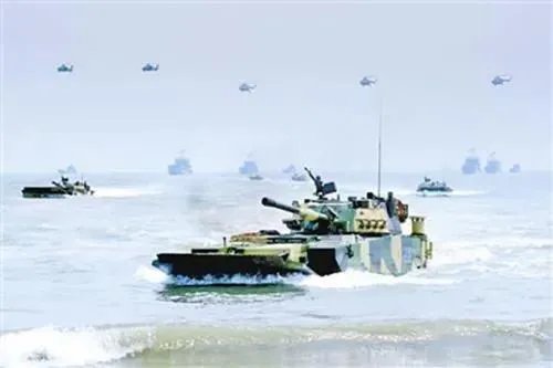 05式两栖步兵战车本身可以海上浮渡,为何还要用726气垫登陆艇运输?