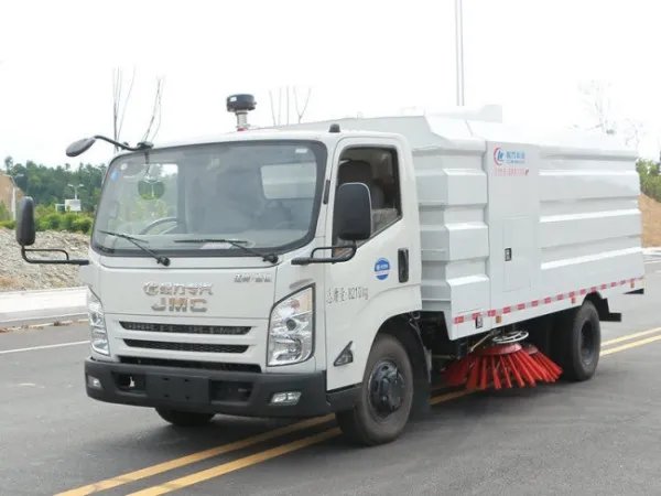 庆铃五十铃5吨扫路车多少钱，大型清扫车报价