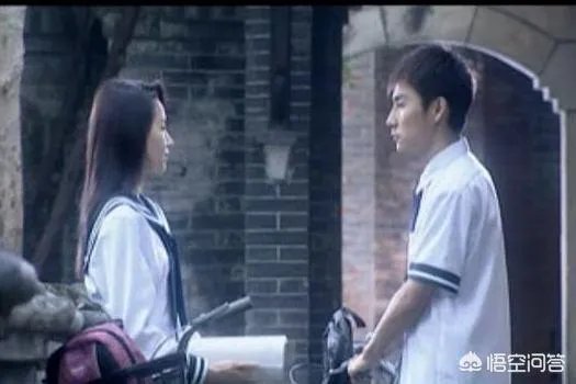 同是80后作家,韩寒和郭敬明作品特点以及区别是什么?他们俩谁更优秀?