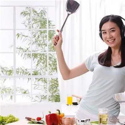 女吃烧烤烧伤
