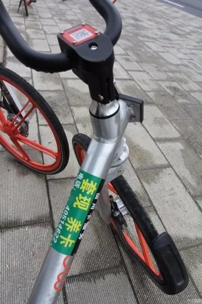共享单车车身被贴各种小广告是怎么回事?
