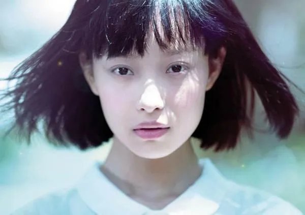 倪妮和周冬雨未P图合影曝光，这两个谋女郎谁赢了？