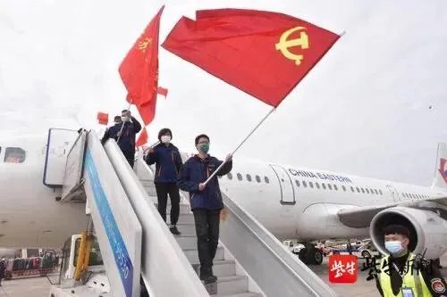 美国现在的疫情越来越严重,中国该不该伸手大力援助?