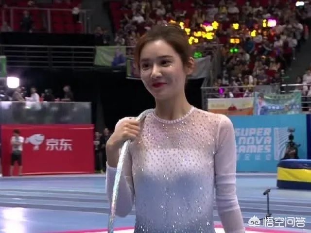 美娜参加艺术体操比赛,为什么场边的观众高喊“湖人总冠军”?