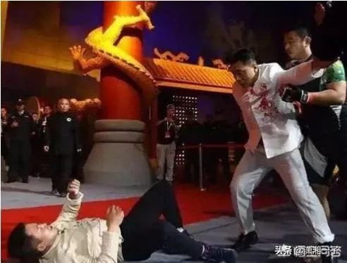 咏春大师74秒被KO,传统武术战斗力真的不行吗?你有什么看法?
