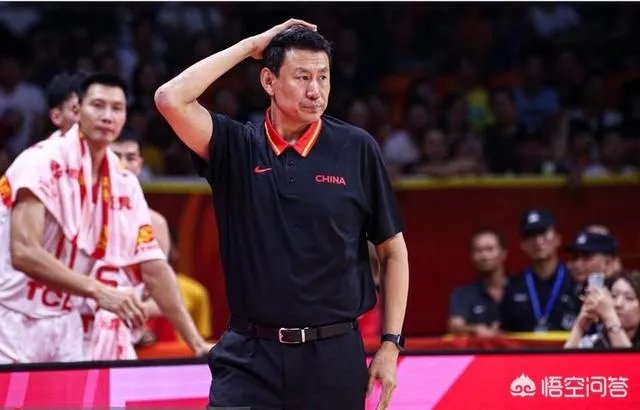 李楠结束采访时回应中国男篮两大问题,并认为发球失误不怪周琦,你们怎么看?