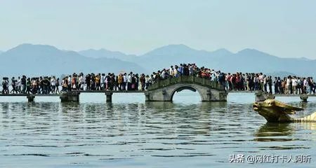 黄山后杭州西湖游客又人满为患,你有什么观点,你怎么看?