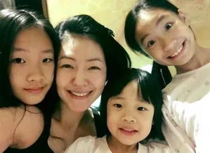小S女儿许曦文短发照片网友大呼小S神似,你觉得小S哪个女儿最像她?