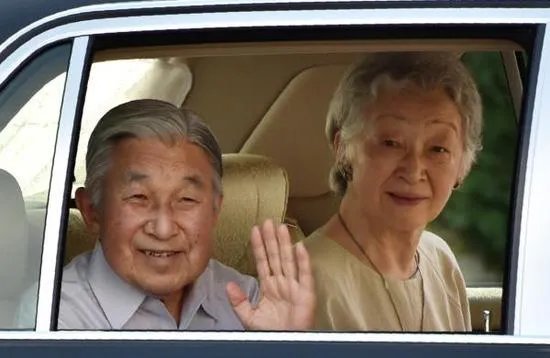 如何看待日本明仁天皇退位？