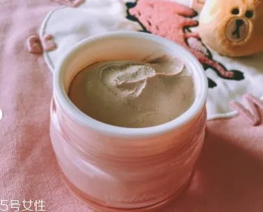 矿物泥面膜使用方法 记得一定要清洗
