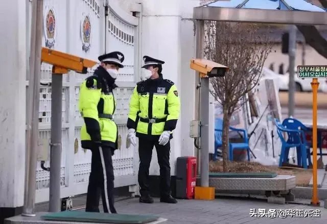 韩国总统文在寅赴大邱,他不怕被感染新冠肺炎吗?