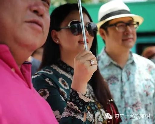 从主持人到总裁,你喜欢李湘这种类型的女生吗?