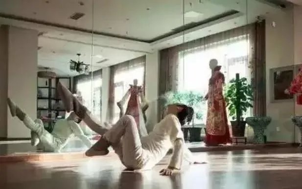 李玉刚中国风豪宅曝光,奇珍异宝多如博物馆,如此奢华却不显土豪