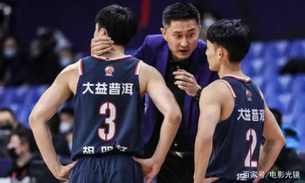 翟晓川意外帮杜锋取胜!汤杰获最佳摸鱼奖,赵睿去哪儿了呢?