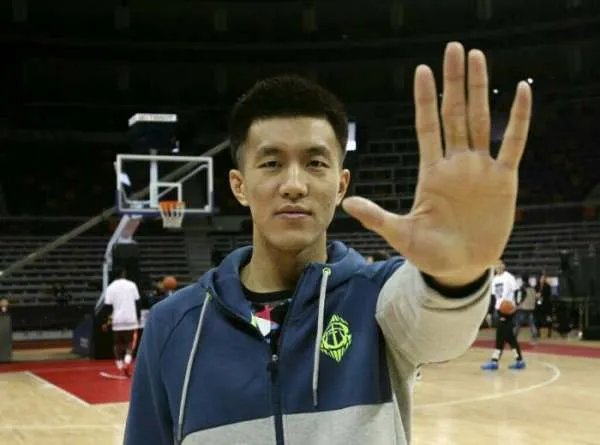 郭艾伦被罚115万这件事,是因为不遵守职业情操吗?