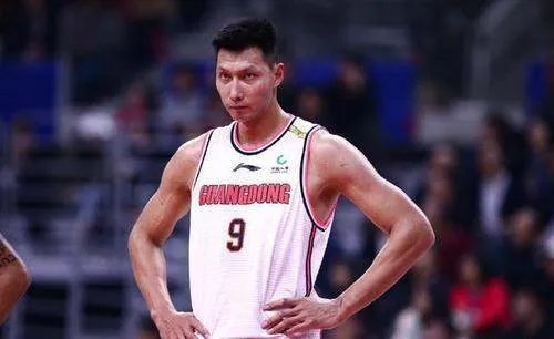 易建联主动降薪百分之50,他不在乎钱吗?