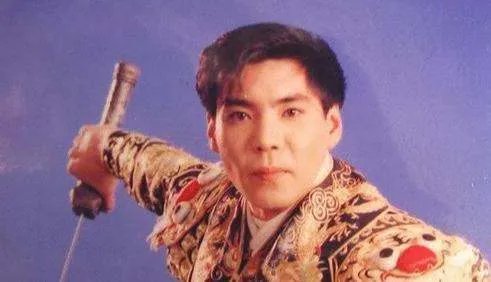 方舒外号“高压线”,追求者无数,意外车祸撞出姐弟恋。后来怎样?