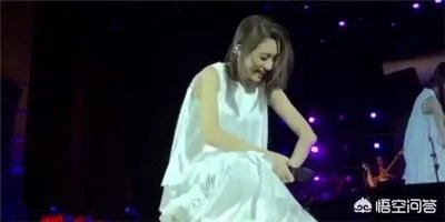 为什么戴佩妮演唱会因为男歌迷演唱车祸而意外大火?