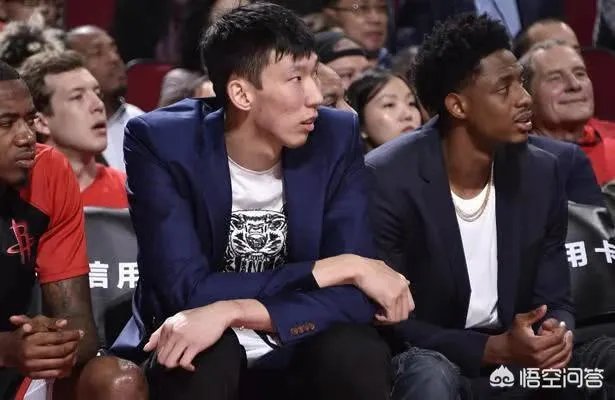 周琦登场,强势完成双手暴扣,为什么火箭队替补席连个鼓掌的都没有?