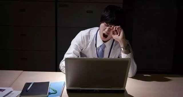 独自加班的时候,有没有感觉很孤独?