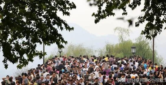 黄山后杭州西湖游客又人满为患,你有什么观点,你怎么看?