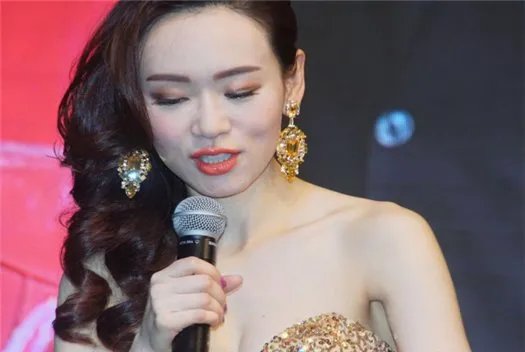 杨思琦承认怀二胎:爱笑的女子,是如何将未婚生女这一手烂牌打好的?