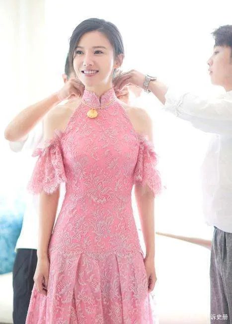 张若昀唐艺昕婚礼,首次曝光出了哪些风格的婚纱服?