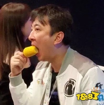王思聪吃热狗玉米情侣头像 最后两张你肯定没有想到