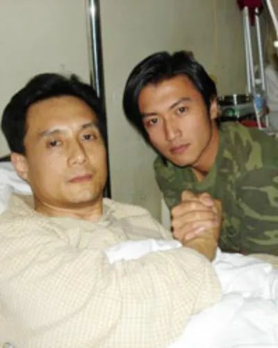 谢霆锋打王伯昭真正原因 头脸腿也十分肿胀已无法走路