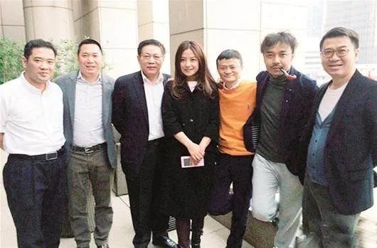 赵薇不好好当演员,偏要跑去做商人,被罚款之后,名气下降复出难?